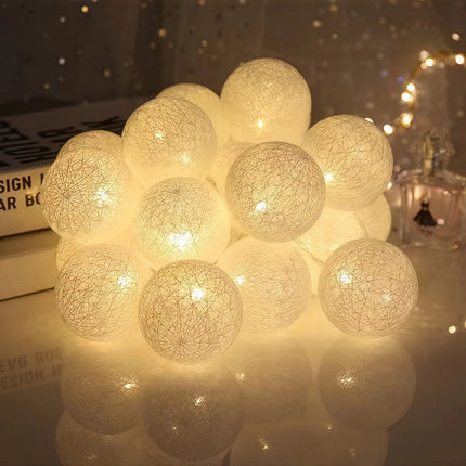 Kuliste lampki LED na baterie z białymi kloszami, idealne dekoracyjne oświetlenie wewnętrzne do 6