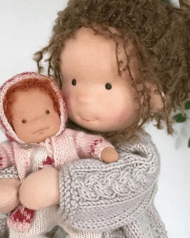 Lalka materiałowa w stylu waldorfskim do kreatywnej zabawy – miękka zabawka materiałowa dla dzieci – 12 x 30 cm 6