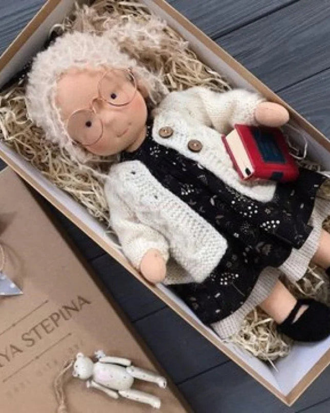 Lalka materiałowa w stylu waldorfskim do kreatywnej zabawy – miękka zabawka materiałowa dla dzieci – 12 x 30 cm 7