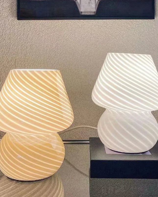 Lampa akcentująca z ręcznie wykonanym szkłem Murano, kompaktowa i elegancka, idealna do małych przestr 5