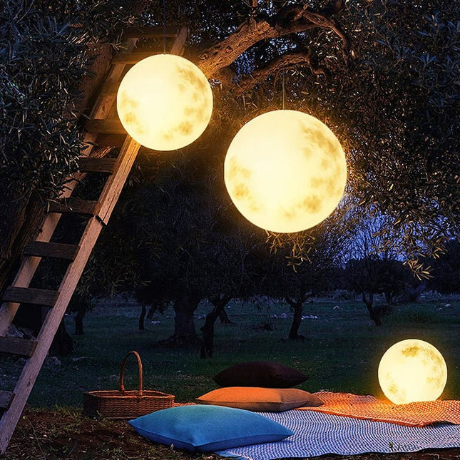 Lampa ogrodowa stojąca LED Moonlight z ładowaniem USB, nowoczesny design, ciepłe światło, dostępna 1
