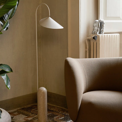 Lampa Podłogowa Czarna z Metalu i Marmuru – Elegancka Stojąca Lampa o Wysokości 136 cm do Nowoczesnych Wnętrz 3