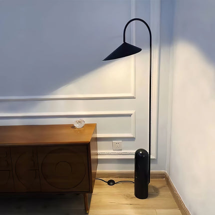 Lampa Podłogowa Czarna z Metalu i Marmuru – Elegancka Stojąca Lampa o Wysokości 136 cm do Nowoczesnych Wnętrz 6