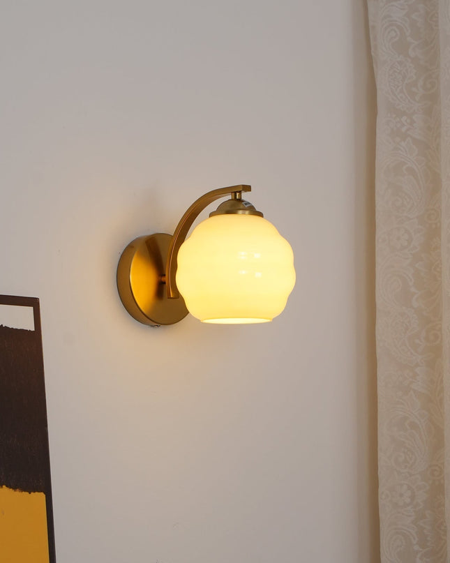 Lampa Ścienna Art Deco Kinkiet z Białym Szkłem i Złotym Wykończeniem – Stylowy Kinkiet na Ścianę do Wnętrz 4