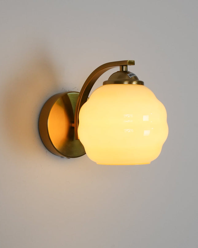 Lampa Ścienna Art Deco Kinkiet z Białym Szkłem i Złotym Wykończeniem – Stylowy Kinkiet na Ścianę do Wnętrz 5