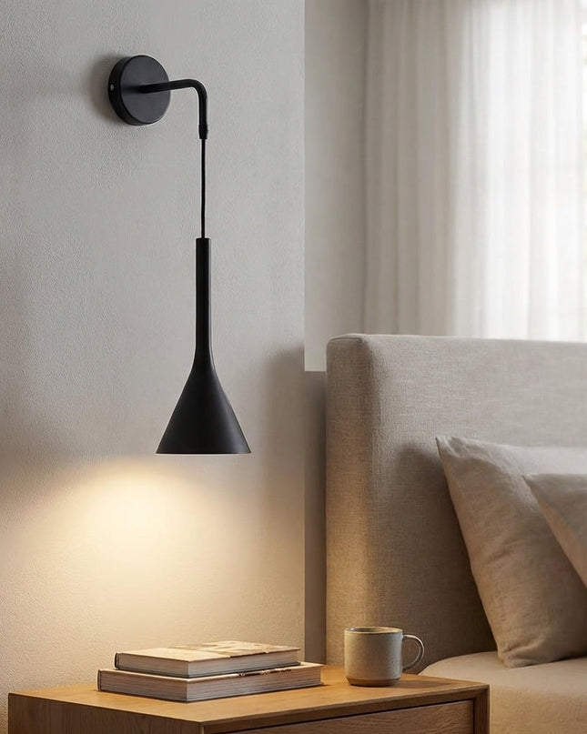 Lampa ścienna do czytania z regulowanym kablem w minimalistycznym skandynawskim designie, wykonana 1