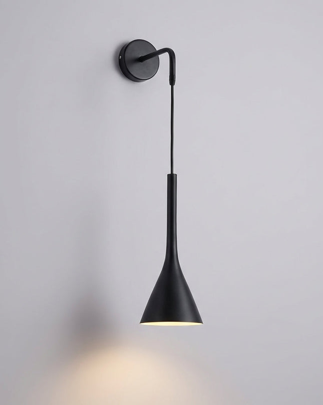 Lampa ścienna do czytania z regulowanym kablem w minimalistycznym skandynawskim designie, wykonana 2