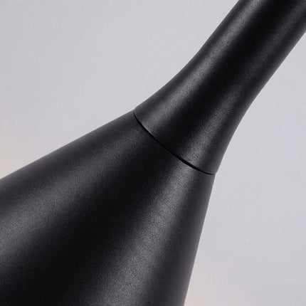 Lampa ścienna do czytania z regulowanym kablem w minimalistycznym skandynawskim designie, wykonana 3