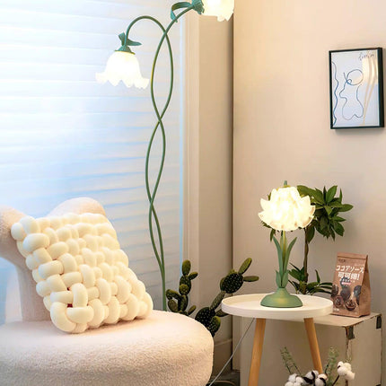 Lampa Stojąca Calla z Białymi Kwiatami i Zielonym Stojakiem – Elegancka Lampa do Salonu 3