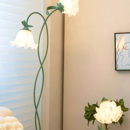 Lampa Stojąca Calla z Białymi Kwiatami i Zielonym Stojakiem – Elegancka Lampa do Salonu 6