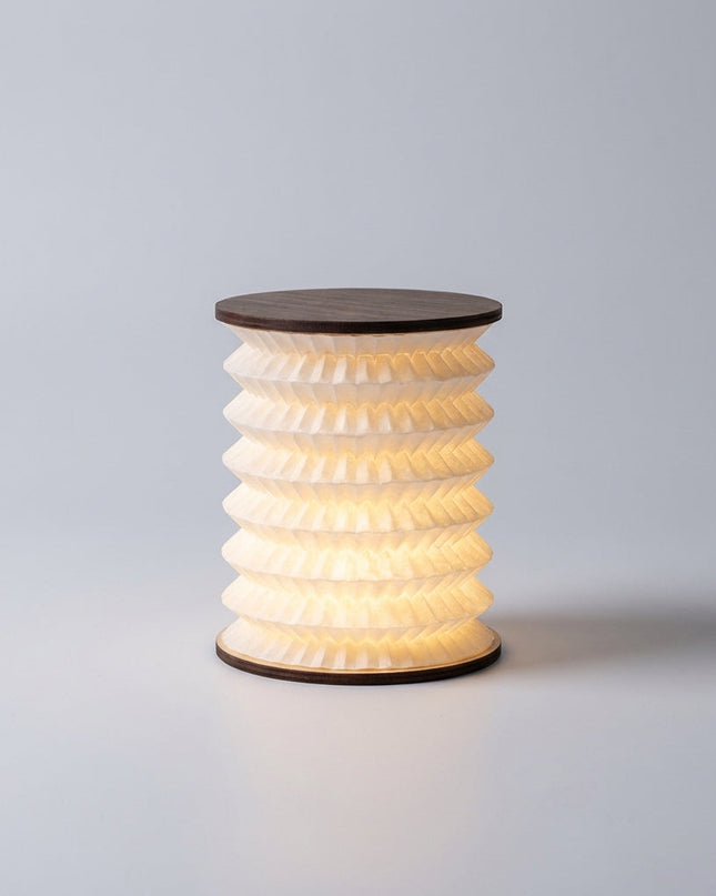 Lampa stołowa LED w kształcie latarni, elegancki klasyczny design, kompaktowa i energooszczędna 0