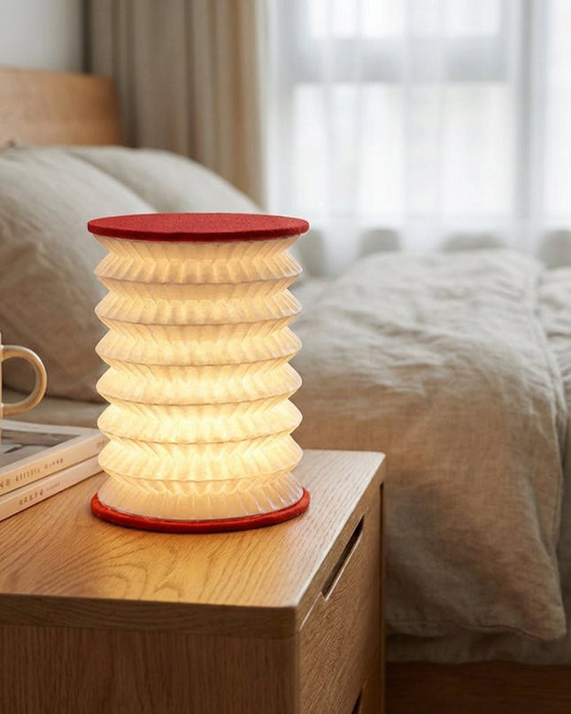 Lampa stołowa LED w kształcie latarni, elegancki klasyczny design, kompaktowa i energooszczędna 1