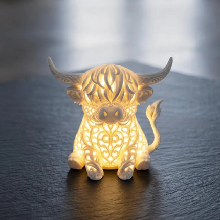 Lampa stołowa LED z ażurowym wzorem, zasilana przez USB, emitująca ciepłe bursztynow 2