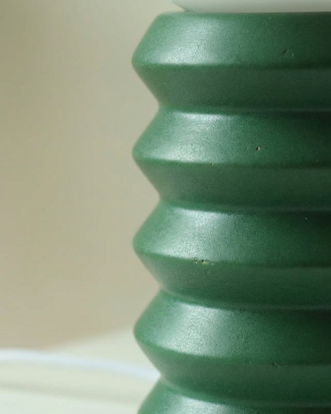 Lampa stołowa LED z matowym kloszem i drewnianą podstawą, styl vintage minimalistyczny, idealna do salon 3