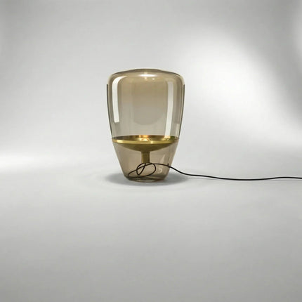 Lampa stołowa LED z szklanym kloszem w skandynawskim designie, emitująca miękkie światło 5