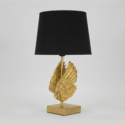 Lampa stołowa rzeźbiona z ciemnym abażurem i złotymi akcentami, idealna do elegan 1