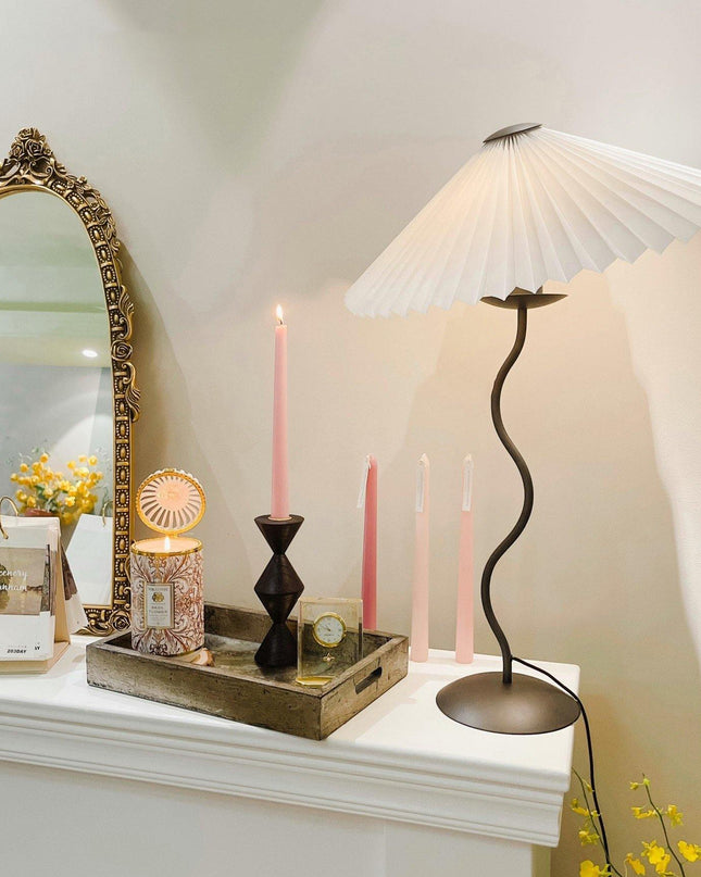 Lampa Stołowa Squiggle z Metalowym Wykończeniem – Nowoczesna Lampka do Salonów i Kreatywnych Wnętrz 2