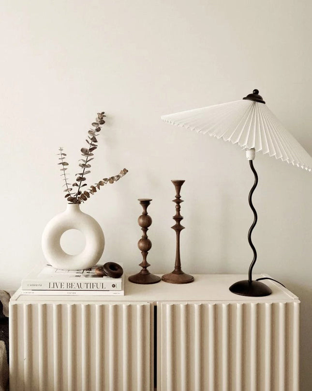 Lampa Stołowa Squiggle z Metalowym Wykończeniem – Nowoczesna Lampka do Salonów i Kreatywnych Wnętrz 3