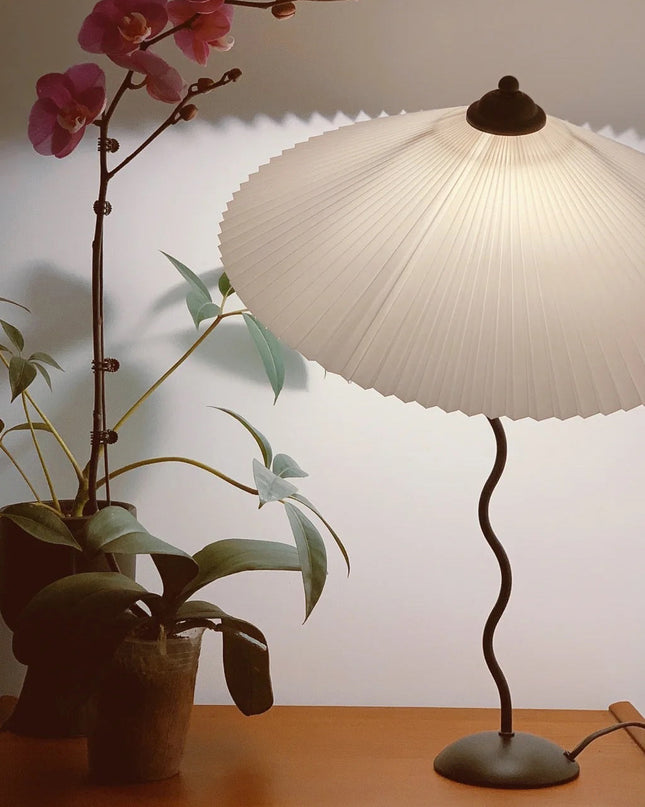 Lampa Stołowa Squiggle z Metalowym Wykończeniem – Nowoczesna Lampka do Salonów i Kreatywnych Wnętrz 6