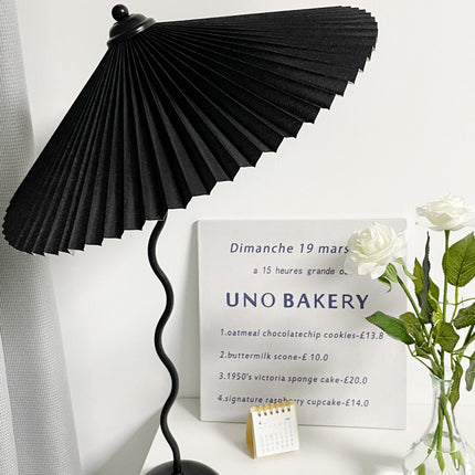 Lampa Stołowa Squiggle z Metalowym Wykończeniem – Nowoczesna Lampka do Salonów i Kreatywnych Wnętrz 7