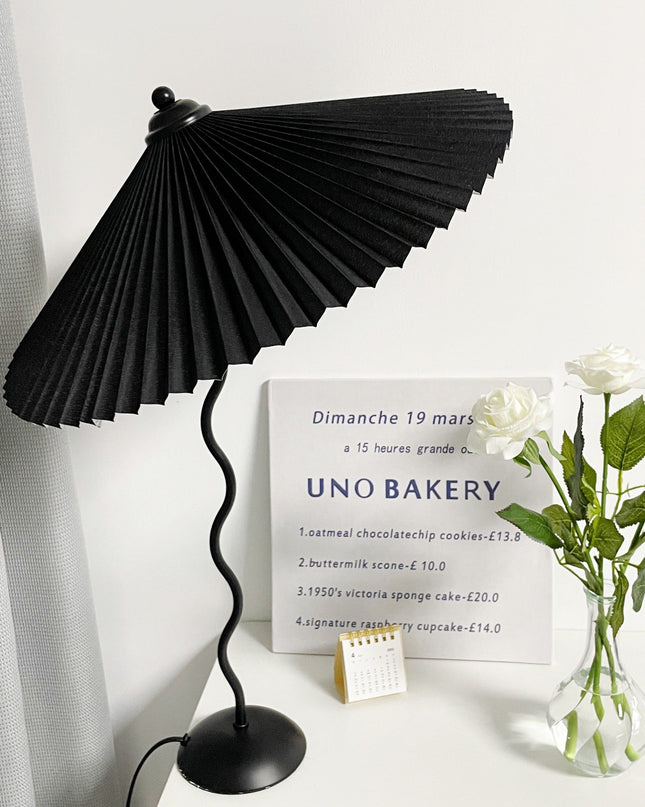 Lampa Stołowa Squiggle z Metalowym Wykończeniem – Nowoczesna Lampka do Salonów i Kreatywnych Wnętrz 7