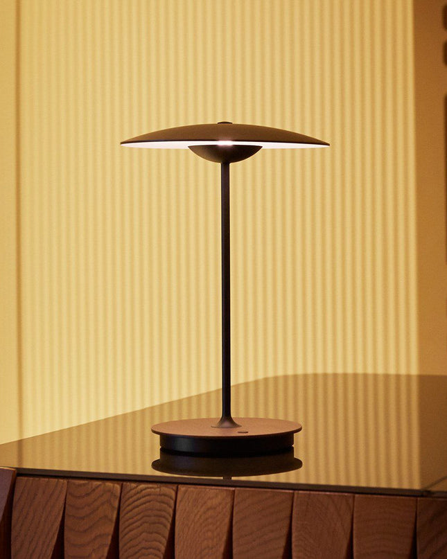 Lampa Stołowa Szklana w Kolorze Imbirowym – Elegancka Lampka do Salonów i Sypialni, Zintegrowana LED, Metalowa Konstrukcja 1