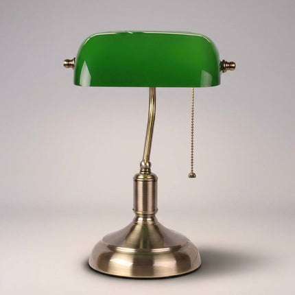 Lampa stołowa szklana z ręcznie wykonanym kloszem i polerowaną metalową podstawą, idealna do klasy 2
