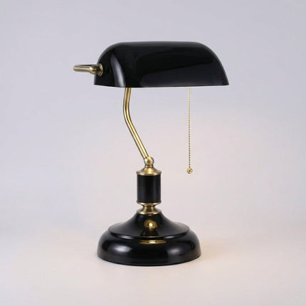 Lampa stołowa szklana z ręcznie wykonanym kloszem i polerowaną metalową podstawą, idealna do klasy 5