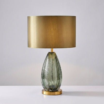 Lampa stołowa szklana z teksturowaną podstawą i miękkim abażurem w stylu skandynaw 1