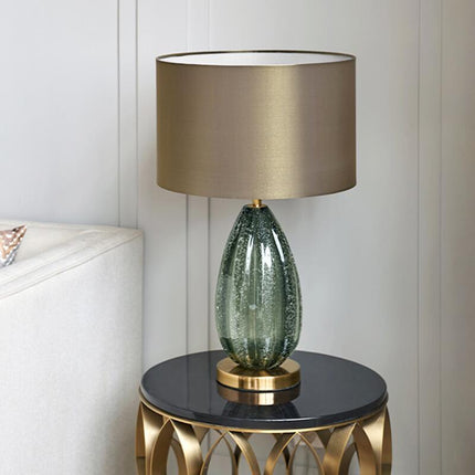 Lampa stołowa szklana z teksturowaną podstawą i miękkim abażurem w stylu skandynaw 3