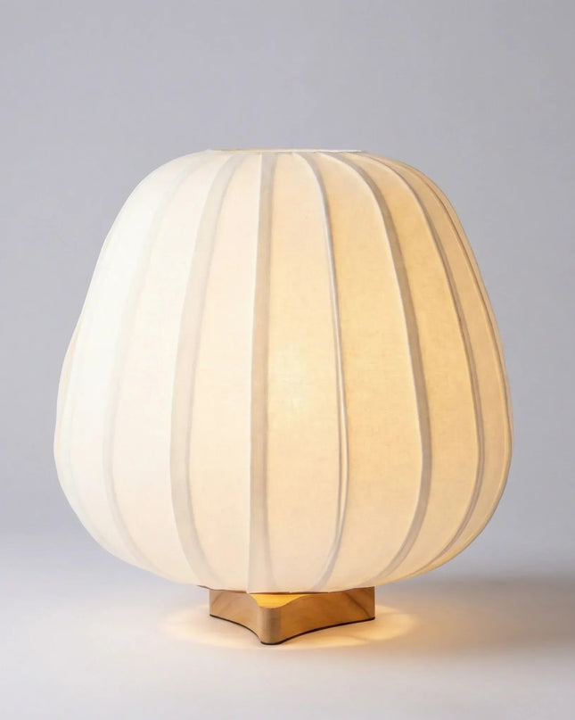 Lampa stołowa z tkaninowym abażurem i bambusową podstawą, minimalistyczny czarny design, idealna 0