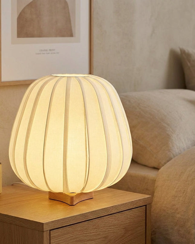 Lampa stołowa z tkaninowym abażurem i bambusową podstawą, minimalistyczny czarny design, idealna 1