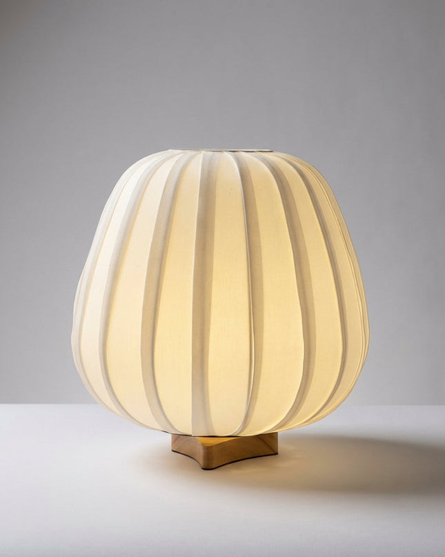 Lampa stołowa z tkaninowym abażurem i bambusową podstawą, minimalistyczny czarny design, idealna 2