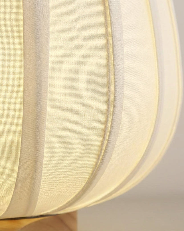 Lampa stołowa z tkaninowym abażurem i bambusową podstawą, minimalistyczny czarny design, idealna 3