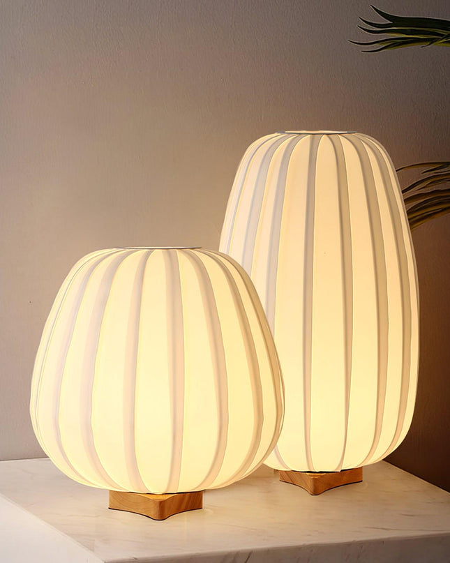 Lampa stołowa z tkaninowym abażurem i bambusową podstawą, minimalistyczny czarny design, idealna 4