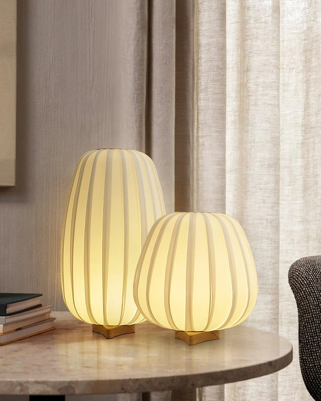 Lampa stołowa z tkaninowym abażurem i bambusową podstawą, minimalistyczny czarny design, idealna 5