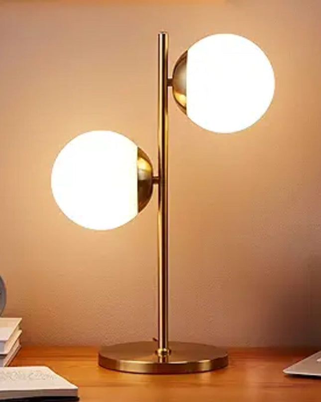 Lampa stołowa z matowego szkła, wyposażona w dwie żarówki, idealna do wnętrz w stylu sk 3