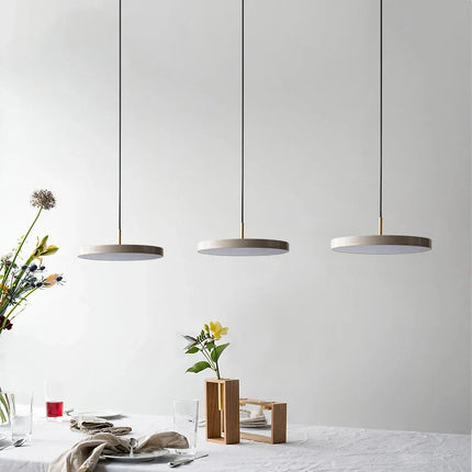 Lampa wisząca LED z metalowym wykończeniem, futurystyczny design, energooszczędne oświetlenie do 4