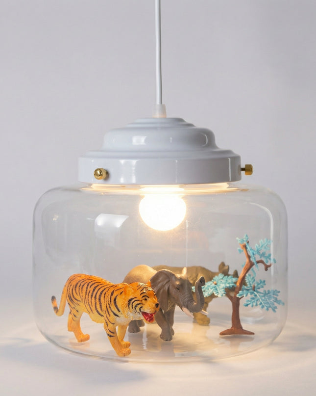 Lampa wisząca LED z regulowanym kablem i szklanym kloszem, ozdobiona zabawnymi figurkami zw 4