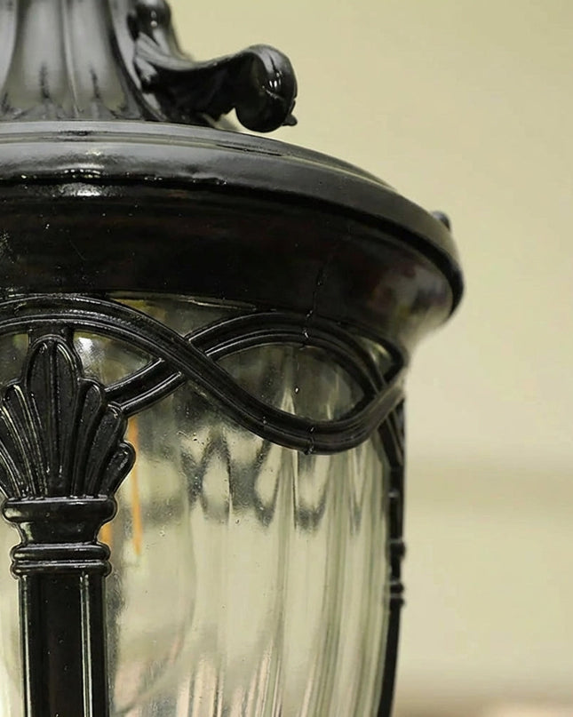 Lampa wisząca vintage z metalowym i szklanym wykończeniem, idealna do salonu i jadalni w retro styl 2