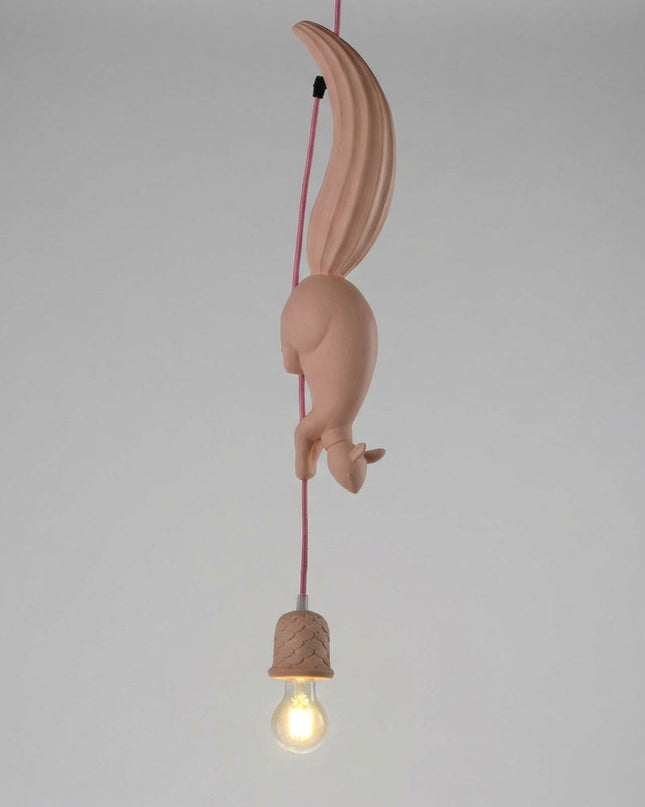 Lampa wisząca z motywem zwierząt i szyszek, regulowana wysokość, wykonana z żywicy syntety 0