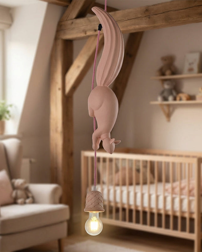 Lampa wisząca z motywem zwierząt i szyszek, regulowana wysokość, wykonana z żywicy syntety 1