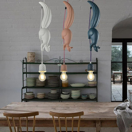 Lampa wisząca z motywem zwierząt i szyszek, regulowana wysokość, wykonana z żywicy syntety 4