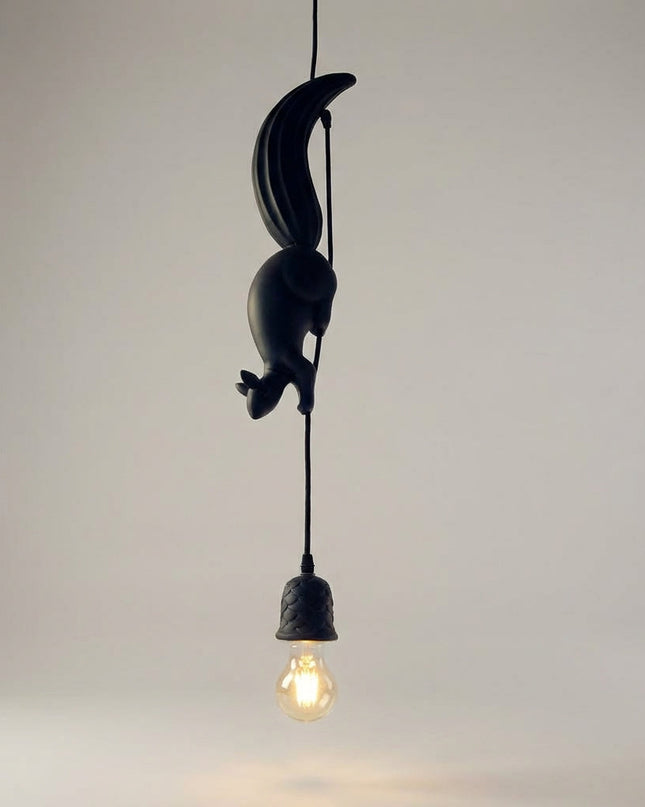Lampa wisząca z motywem zwierząt i szyszek, regulowana wysokość, wykonana z żywicy syntety 7