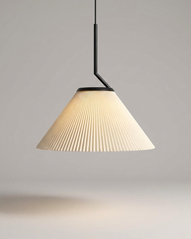 Lampa wisząca z plisowanym kloszem w kremowej tkaninie, idealna do salonu, oferująca ciep 2
