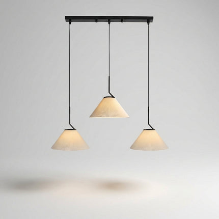 Lampa wisząca z plisowanym kloszem w kremowej tkaninie, idealna do salonu, oferująca ciep 5