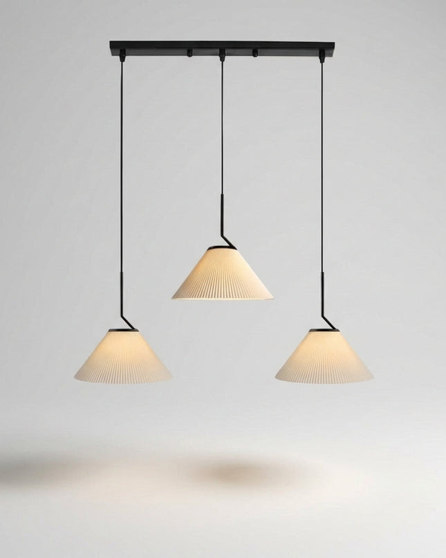 Lampa wisząca z plisowanym kloszem w kremowej tkaninie, idealna do salonu, oferująca ciep 5