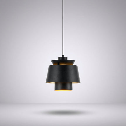 Lampa wisząca z regulowanym kablem, metalowa konstrukcja, ciepłe światło, idealna do salonu nad 0