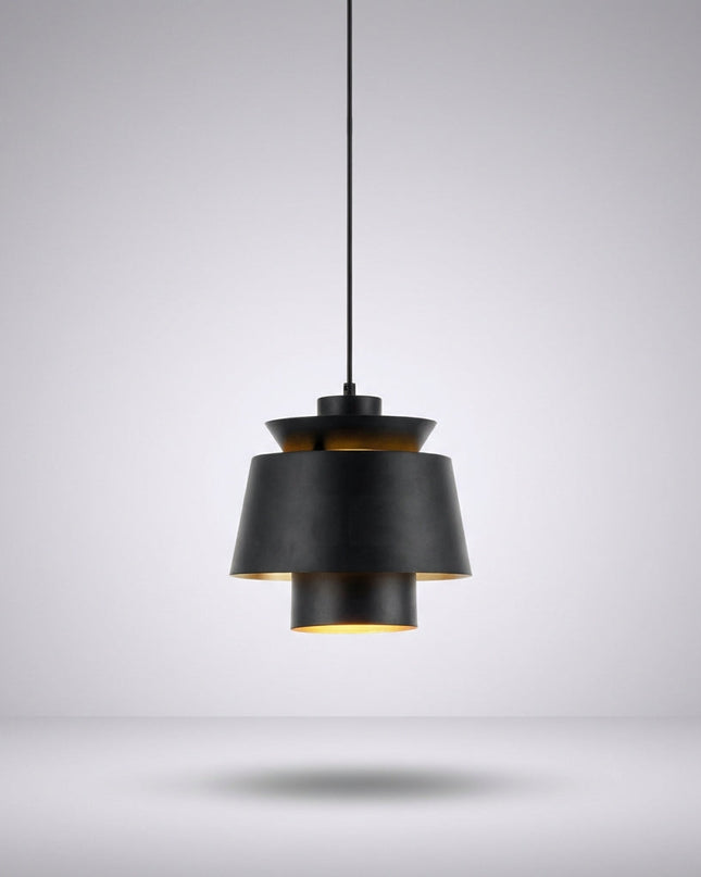 Lampa wisząca z regulowanym kablem, metalowa konstrukcja, ciepłe światło, idealna do salonu nad 0