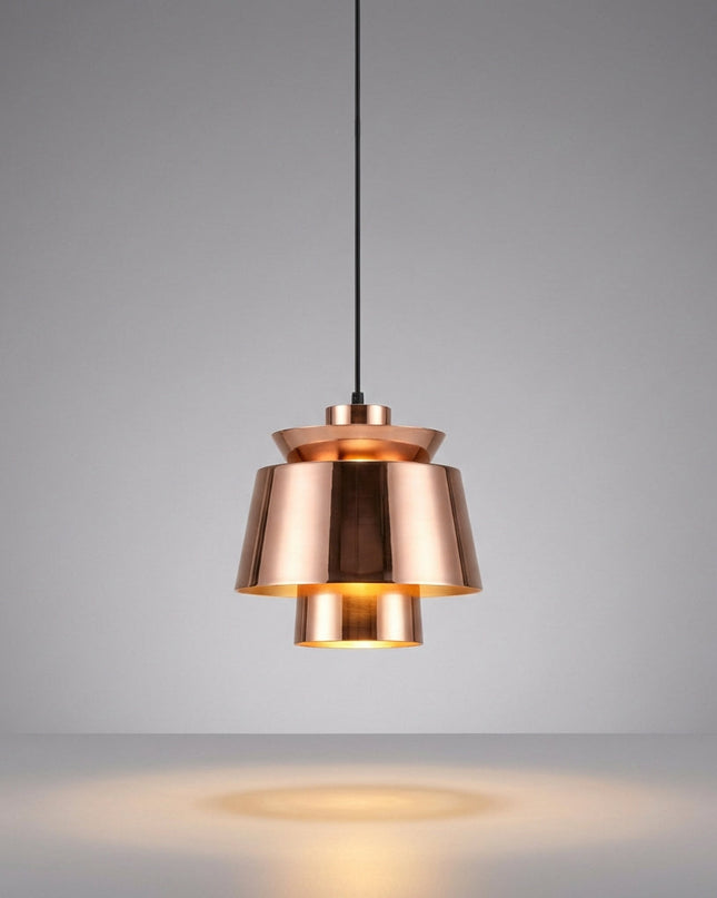 Lampa wisząca z regulowanym kablem, metalowa konstrukcja, ciepłe światło, idealna do salonu nad 5